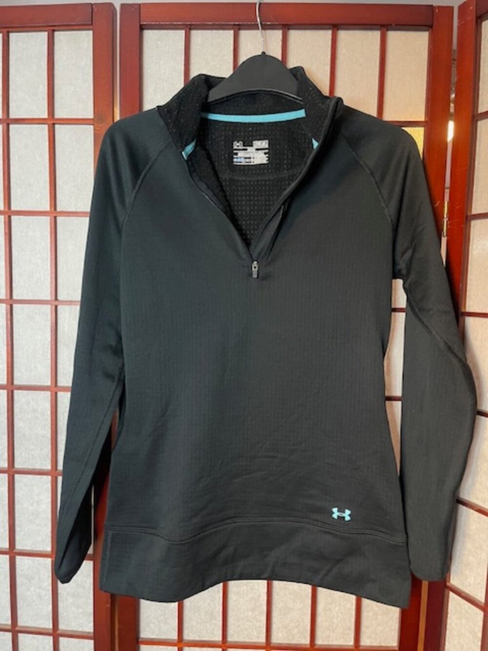 Womans UA Shirt